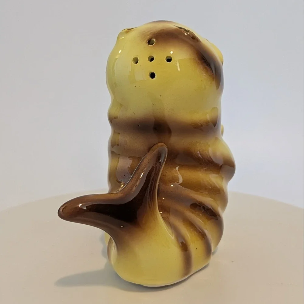 Vintage‎ Norcrest Japan WALRUS Yellow & Brown Stripe Salt & Pepper Shakers H643